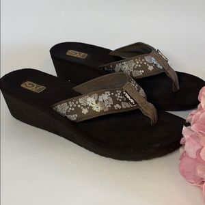 Teva wedge flip flop sandals 8 Brown